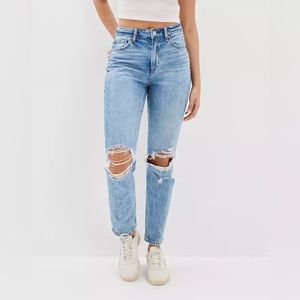 Brand new, never worn, American Eagle Mom Jeans.